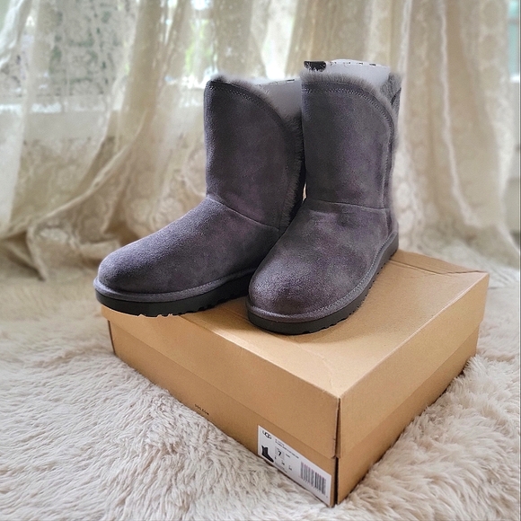 UGG Classic short fluff high-low charcoal - Picture 1 of 2